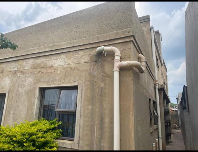 6 BEDROOM HOUSE FOR SALE IN MOROKA